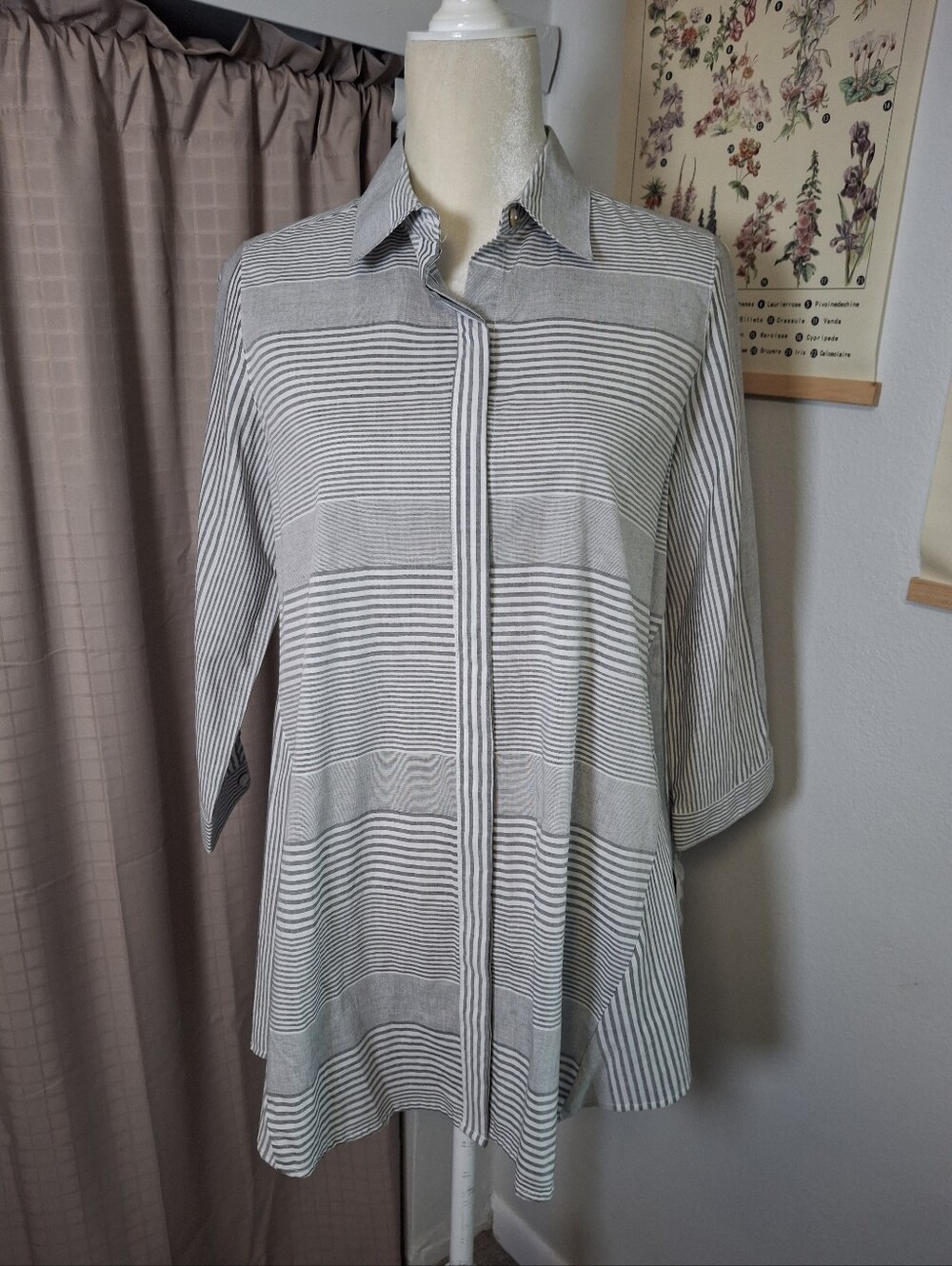 NWT Zac & Rachel Gray White Striped 3/4 Sleeve Button Up Shirt Size Medium